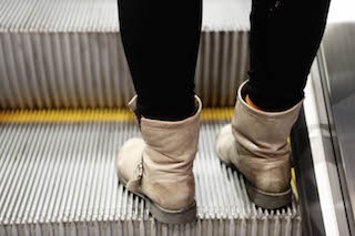 2014_12_Life-of-Pix-free-stock-photos-boots-girl-escalator-subway-leeroy