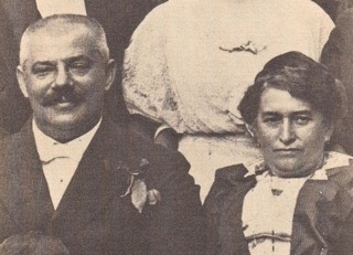 800px-Kafka's parents c1913